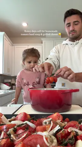 Always the best on a rainy day & so easy 🙌🏻 #tomatobasilsoup #homemade #toddler #cooking #parenthood #daughterlove #dads #girldad #daddysgirl 