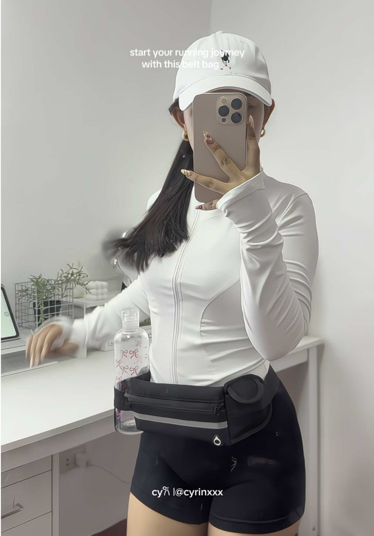 and fits all ur essential 🫶🏻 #beltbag #Running #runningera #jogging #waistbag 