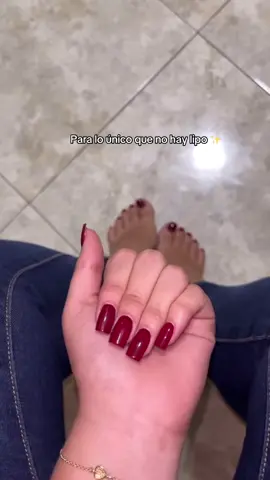Como si no hubiera tenido complejos años atrás, lo bueno es que se superó 😂💅 #viral #uñas #pies #fyp 