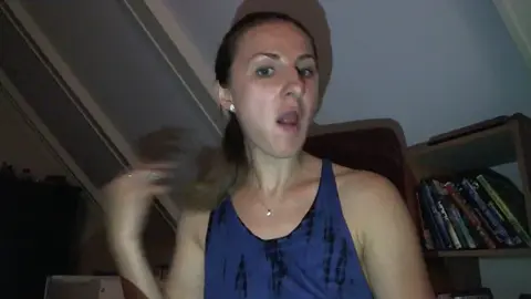 supermodel blowing huge bubble gum bubble #bubblegumvideo #bubblegum #blowingbubbles #giantbubble #hugebubble #bubble #youtubevideo #women #woman #fyp #zyxcba #viralvideo #viraltiktok #viral 