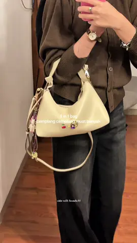 paling suka sama tas yg looknya kecil tp muat banyak🫶🏻 bisa 3 look, shoulder bag, sling bag, hand bag✨ #taswanita #handbag #slingbag #shoulderbag #lescatino 