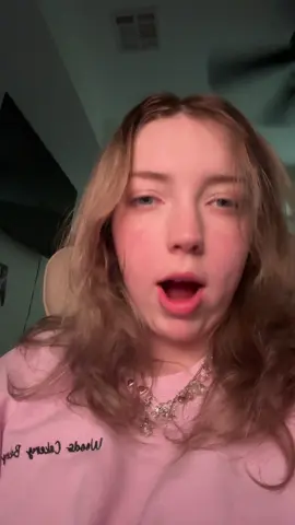 #greenscreen think abt someone saying a reply to u and its not liek nice they’re just like oh hope this helps! but like they emphasize the ! to make it sound even more mean like oh ur stupid like ur so stupid i have to emphasize that ur so stupid  !!!