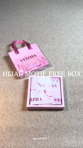 Sudah include free box + Bross + Greeting card #veizhahijab #hijabmotif #kadocewek #hampersguru #idehampers 
