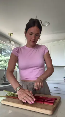 i was not prepared for rhubarb to taste like that 😭 #EasyRecipe 