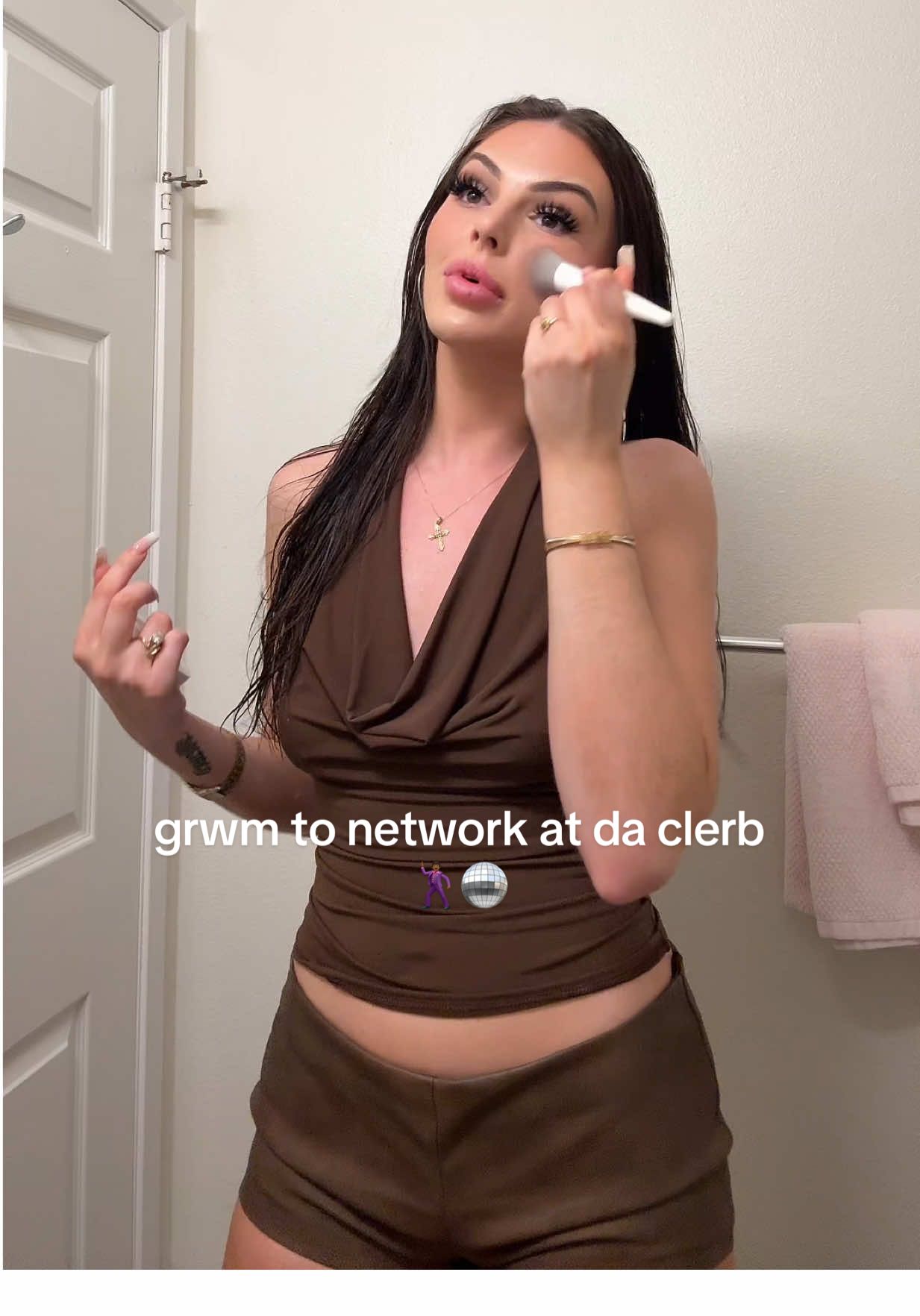 hey so if i wear this outfit again tn i don’t want to hear it I LOVE IT (also keep ur fingers crossed im gonna go tonight and speak with the guy who does interviews) oh and im buying a car tmr so stay stuned???!! 