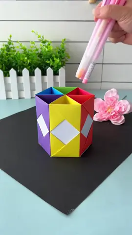 Teach you to make a beautiful and practical pen holder with colored paper. Come and have a try! #ParentChildHandicrafts #KindergartenHandicrafts #Origami