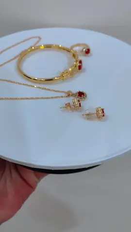 Satu set perhiasan wanita dewasa Perhiasan emas 1 set  Kalung satu set lengkap #setperhiasanwanita #perhiasan1settitanium #aksesoriswanita #perhiasan #kalung1setlengkap #gelang #kalung #cincin #anting 