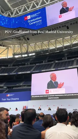 Girl we just graduado xoxo #realmadridfc #estadiobernabeu #universidadeuropeademadrid 