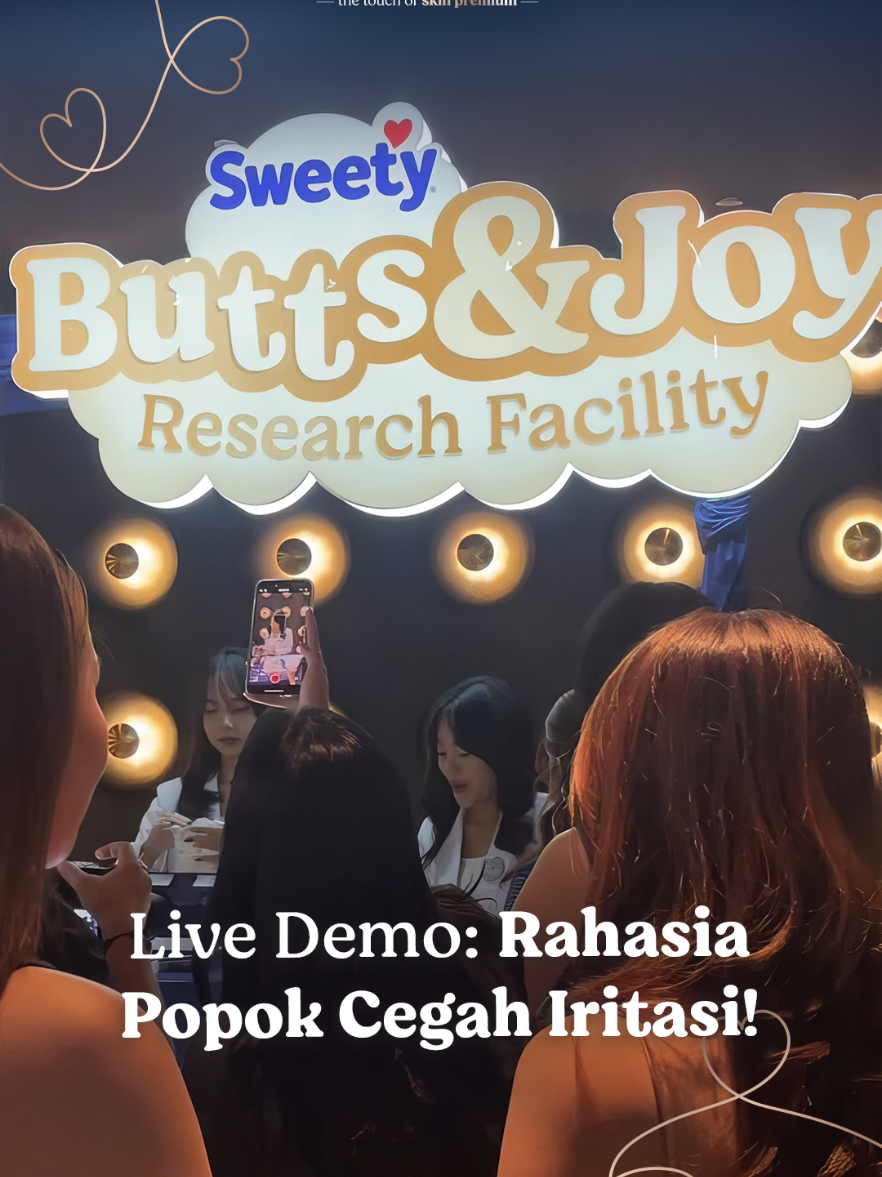 🎥 Serunya Live Demo Sweety Skin Premium di Sweety Gala Dinner! Lihat ekspresi antusias para Moms & Dads saat demo, dan dengarkan langsung fitur favorit mereka! 💙 ✨ Dual Zone Technology, pisahkan pee & poo ✨ Tipis hanya 2mm, nyaman sepanjang hari ✨ Poo Pocket, cegah bocor belakang Yuk, buktikan sendiri kehebatan Sweety Skin Premium! #SweetySkinPremium #NoWorryIritasi #SweetyGalaDinner 