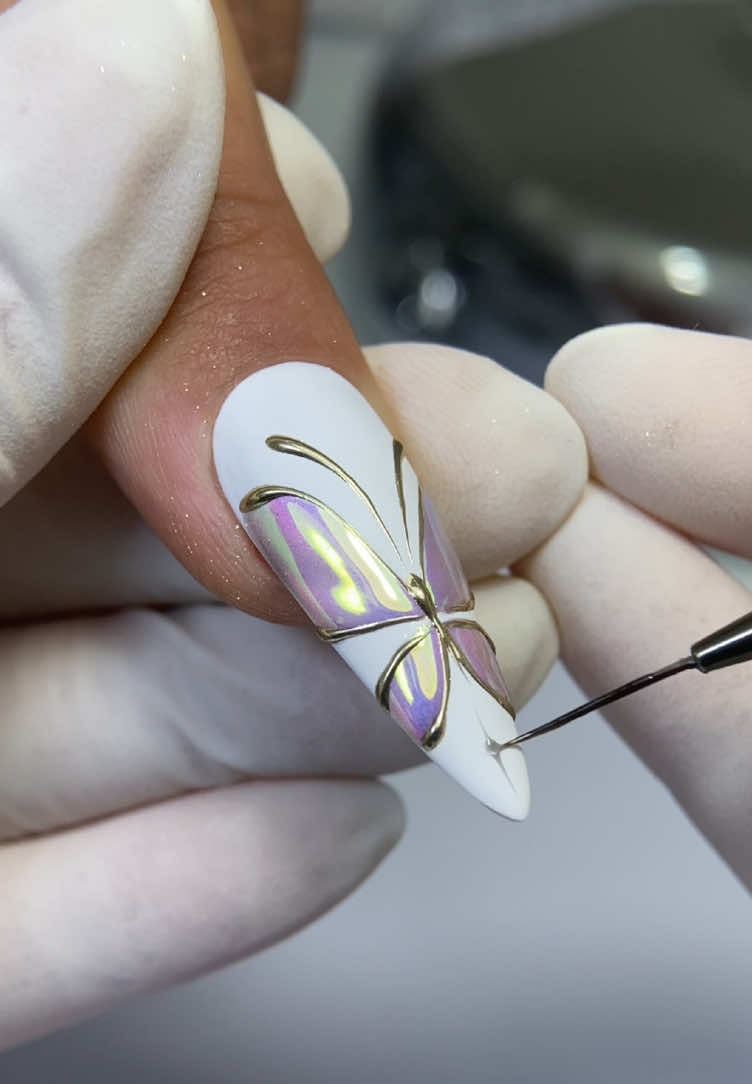 Mariposas tornasol con 3D 🦋✨ #uñas #acrylicnails #nail #uñasacrilicas #nailart #uñasdecoradas #nailinspo 