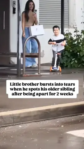 The older brother who hasn’t seen him for a long time surprises his younger brother #sweetmoment #corememory #boymomma #foryourpage #fyp 