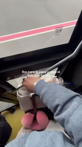Cosas que pasan jaja 🤪🚌 Ig: val_devil #bus #viral #parati #tijyok #nuevasexperiencias❤️ #fyp #foryou #colombia #cute #travels #avion #avianca 
