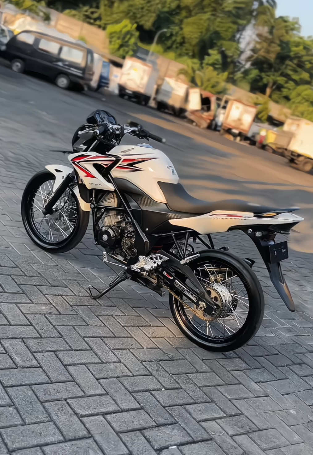 Jal saiki Tampilno Sisi Kiri Mu Nde komen 😎🤙🏻 #cb150r #cb150rminimalis #cb150r_jarijari #cb150rmodifikasi  