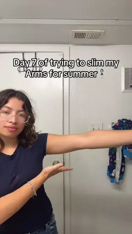 Stick arms loading…. #fyp #armworkout #armcircles #evelynjua
