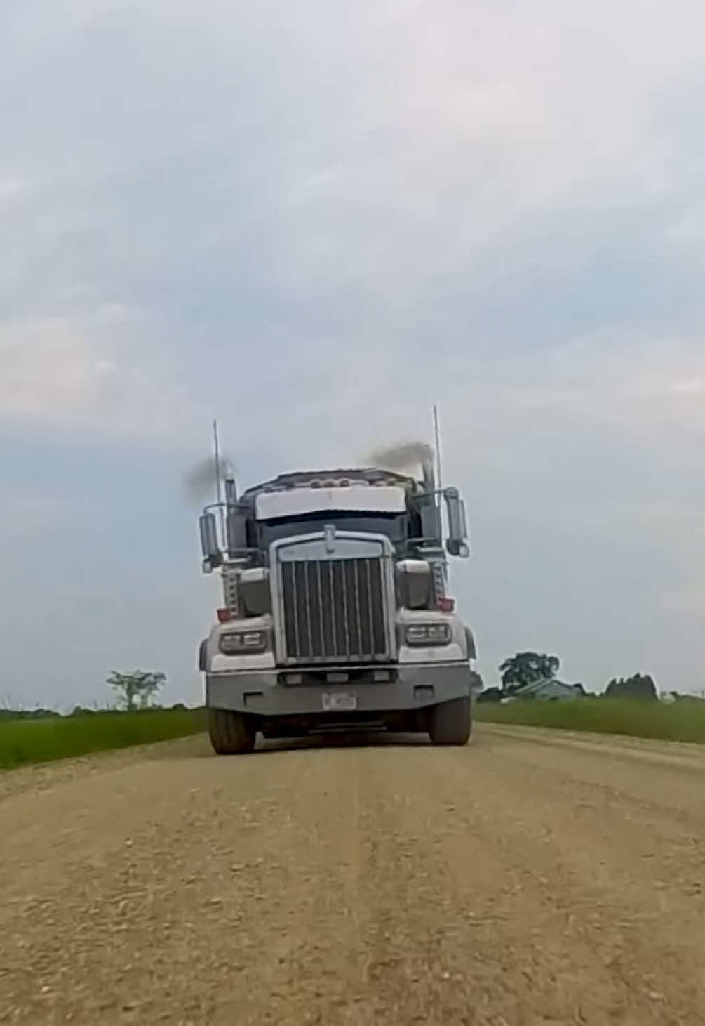 #insta360 #michigangraveltrain #kenworthw900 #trucktok #11axlemafia 