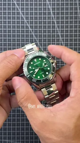 You know, green is elegance. Wear this watch to match your style! #fyp #watch #sanda #TikTokShop 