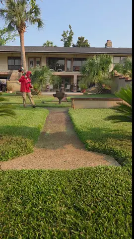 Satisfying lawn edging #creatorsearchinsights #satisfying #lawn #edge #lawncare #fyp #connerlawnandmaintenance 