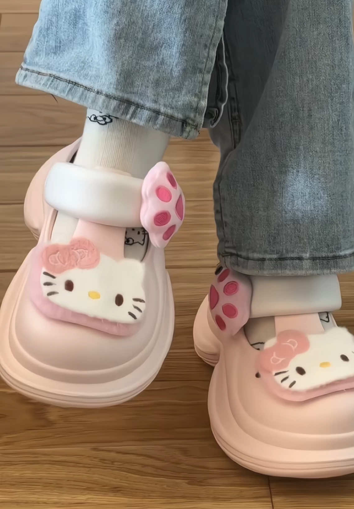 Cute vậy thôi 💓 #giayxinh #hellokitty 