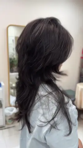 Tóc đuôi cá uốn layer, tóc sư tử uốn #tocduoicauon #tocsutu #layertangcao #tocduoica #layermullet 