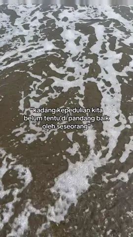 sedih aja rasanya,kyk dia gapernah liat seberapa pedulinya aku ke dia… :((