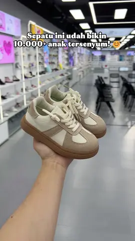 Tampil penuh warna di setiap langkah. Cocok buat si kecil yang aktif & ceria!#OnPointEveryStep #AnakPenuhWarna #SepatuKekinian #TrendySteps #SepatuTrendy #SepatuAnakKekinian #SepatuAnakHits #ootdkidsfashion #kidsfashiontrends #ootdfashion #antilicinantiselip #kidsfashion #AnakTrendi #StepInStyle #babyoutfit #sepatukece #sepatuanakkece #sepatuantilicin #sepatuanakimport #sepatuantislip