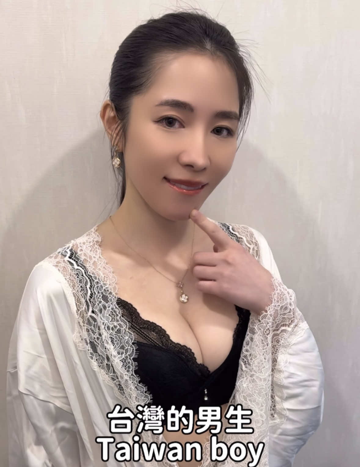 芷伊我可以很專一的，我只喜歡台灣的你們❤️ 哪像你們這些臭男生😉 #牙齒貼片 #陶瓷貼片 #自信笑容 #頂級美學 #DrCV #劉芷伊醫師 #牙醫 #牙醫師 #搞笑 #搞笑視頻 