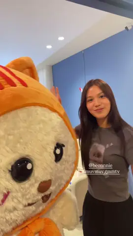 📌IGs: loverrukk 💖: This is JJ(jiejie/big sis), and this is our youngest. Finally met each other! 💜: Muvmuv~ 👋🏻 💖: Sawasdeeka~ (hello) cr.sapphoria #MilkLove #มิ้ลค์เลิฟ #loverrukk @luvrrukk   #bonnie #muvmuv @beobonny 