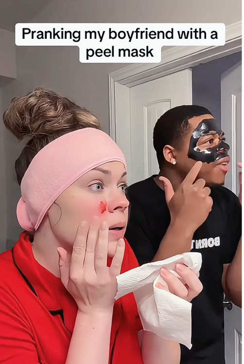 Pranking my boyfriend with a peel mask 😂😂#funny #funnyvideo #fypシ #foryou #funnymoments #usa🇺🇸 #tiktok #haha 