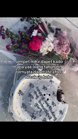 oiyaa aku belum sempet review kue nyaa yaa? kue nyaa enak, adiku suka sekaliii  terimakasii sudaa merayakan akuu