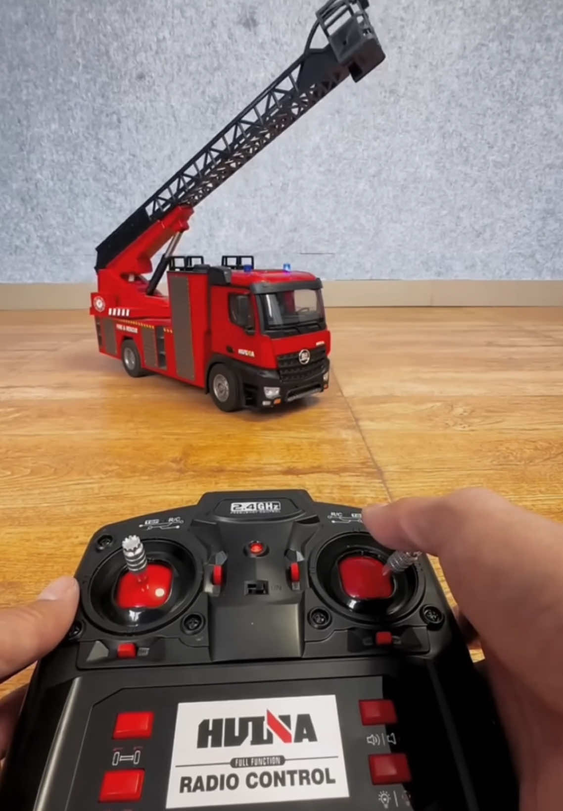 Xe cứu hoả mẫu mới điều khiển từ xa #rc #xedieukhientuxa #fyp 