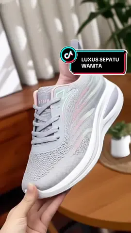 LUXUS Hyunbin Sepatu wanita #luxushyunbin #luxussepatuwanita #sepatuwanitaolahraga #sepatuolahragawanita #bisnillahfyp 