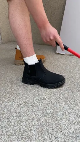 Thick steel head, but also puncture-proof! Be sure to buy a pair for your working family!#SAFTERK #Tiktokshop #workshoes #safeshoes #menshoes #boots 