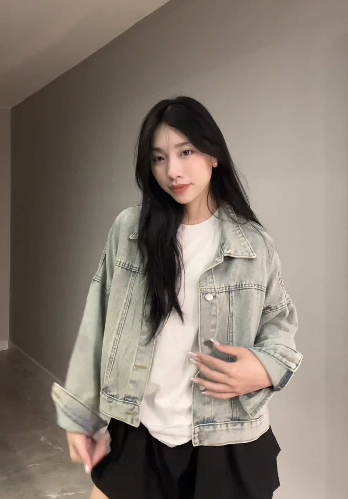 Áo khoác jean demin dáng lửng #viral #OOTD #hottrend #quanao #basic #xuhuong #trending #videohangthoitrang #macgidexinh #thoitrangnu #HangMoiVe #outfit 