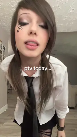 I CRIED MY EYES OUT AND HEADBANGED NOW MY NECK HURTS💔💔 #ptv #ptvtour #icanthearyouworldtour2025 #vicfuentes #sws #kellinquinn #fy 