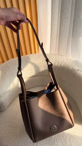 Luxe Shoulder secakep ituu 🥹🫶🏻✨ #lescatino #luxeshoulderbag #bag #taswanita #shoulderbag #tasbahu 