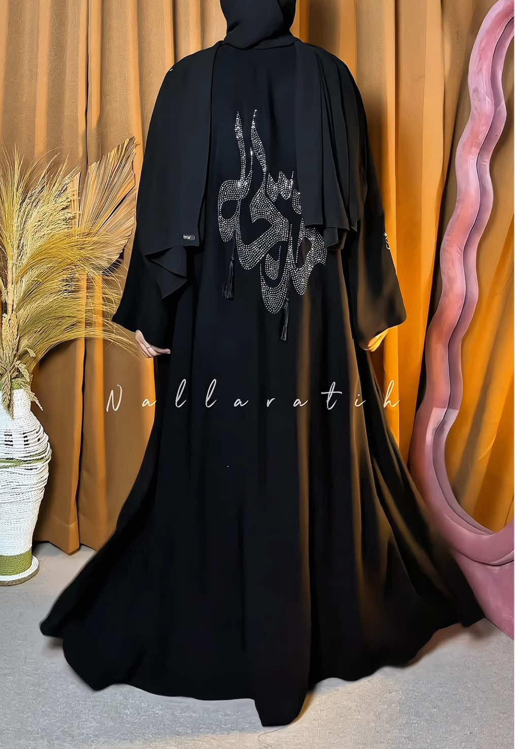 Masyaa Allah sekarang udah ad untuk ukuran anaknya juga😍 bisa nihh couple moms and kids🥰🤏🏻 #abaya #abayadubai #abayahitam #abayastyle 