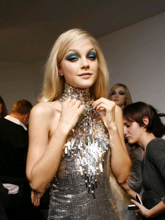 girl where are you pointing at #2000smodels #FashionTikTok #fyp #fypシ゚viral #viral 