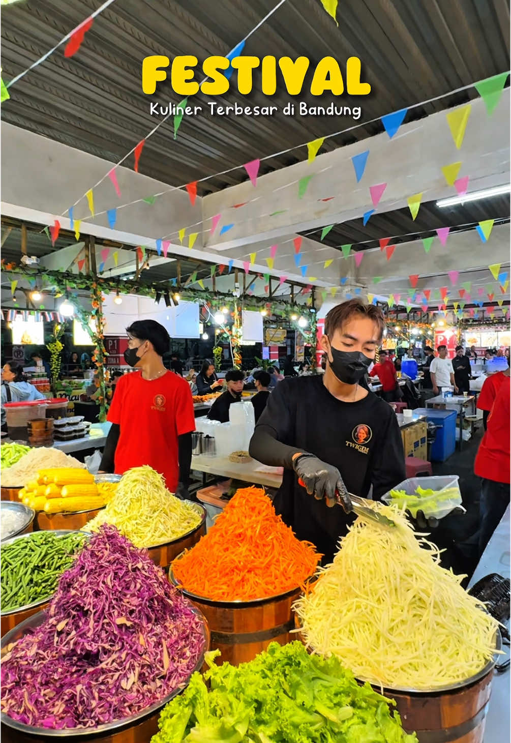Buruan mampir ke festival kuliner terbesar dan terlengkap dalam sejarah di bandung! Banyak banget jajanan viral😍 #festivalkuliner #kulinerbangkok #festivalkulinertsm #kuliner #kulinertiktok #kulinertiktok #kulinerviral #kulinerbandung #jajanantiktok #jajananviral #placetogobandung #creatorsearchinsights 