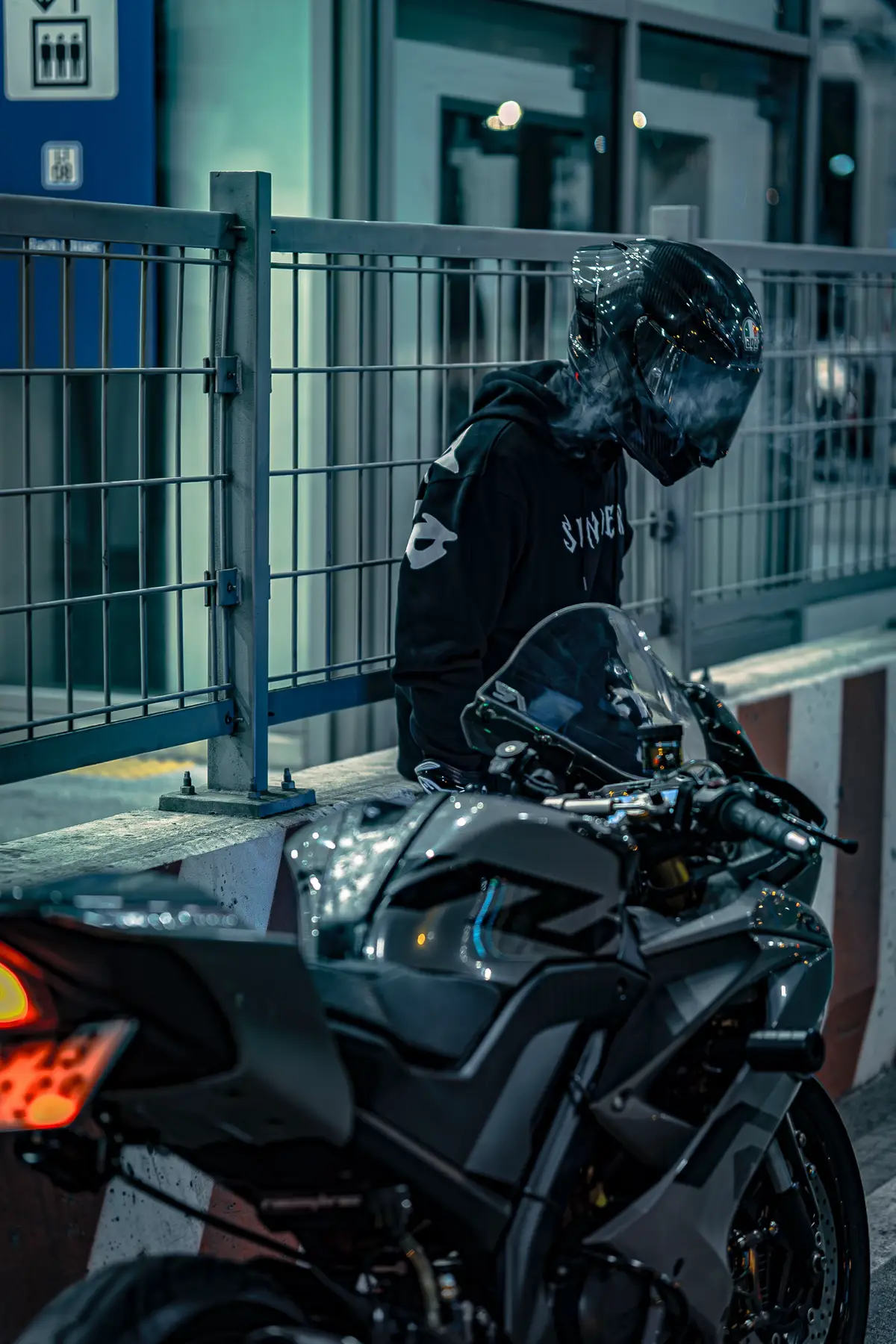 Be quiet… 🤫 #DuyB #saigon #r15v3 #Motorsport #agv #agvpistagprr #night #xuhuong 