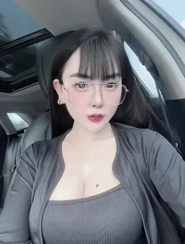 Mặt ngoan, chăm chỉ, chung tình. Nắng mưa biết chạy, thất tình không điên 🤪🤪🤪 #xuhuongtiktok 