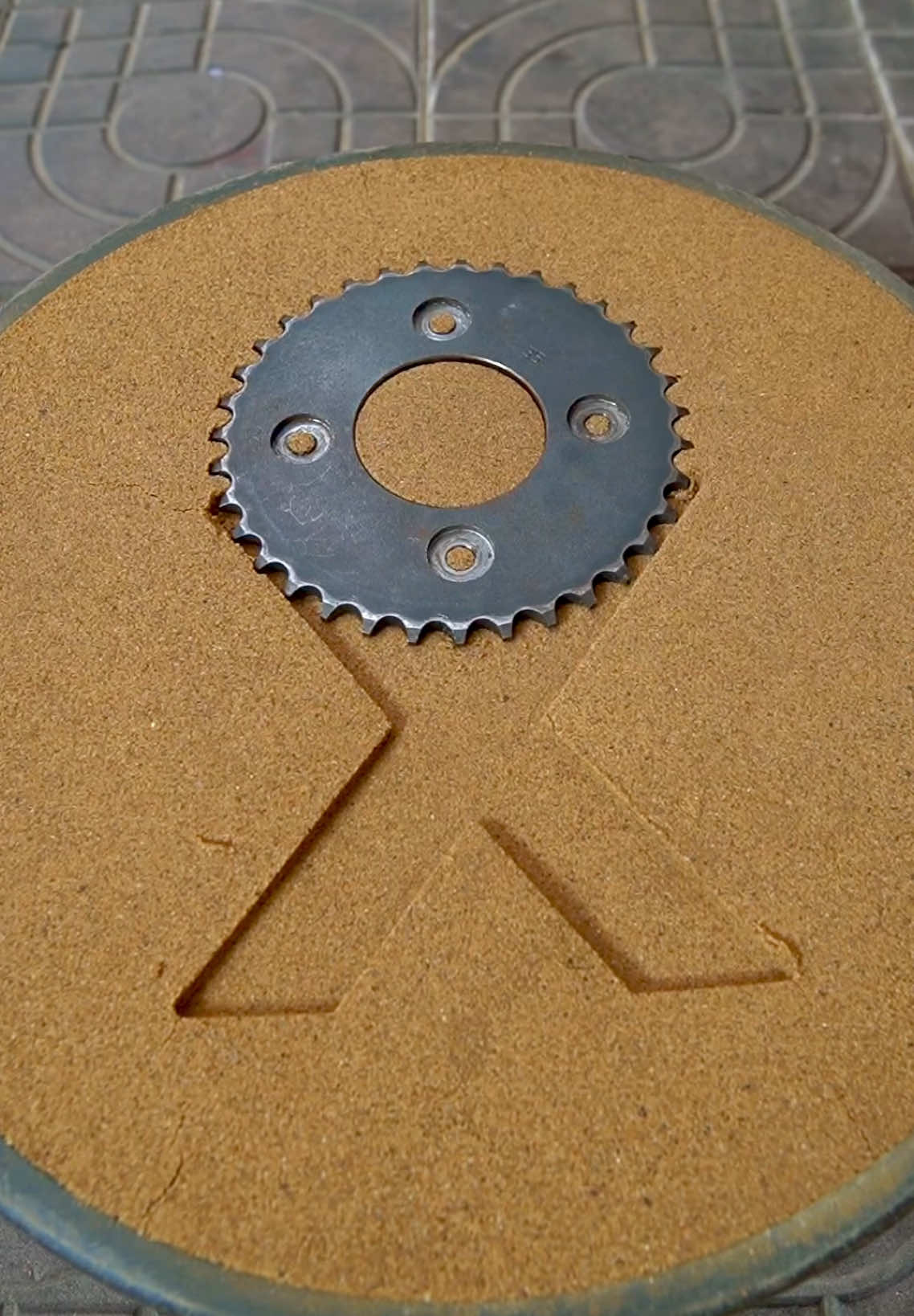 Metal casting and smelting on sand #metalcasting #metal #art #metalsmelting #satisfying 