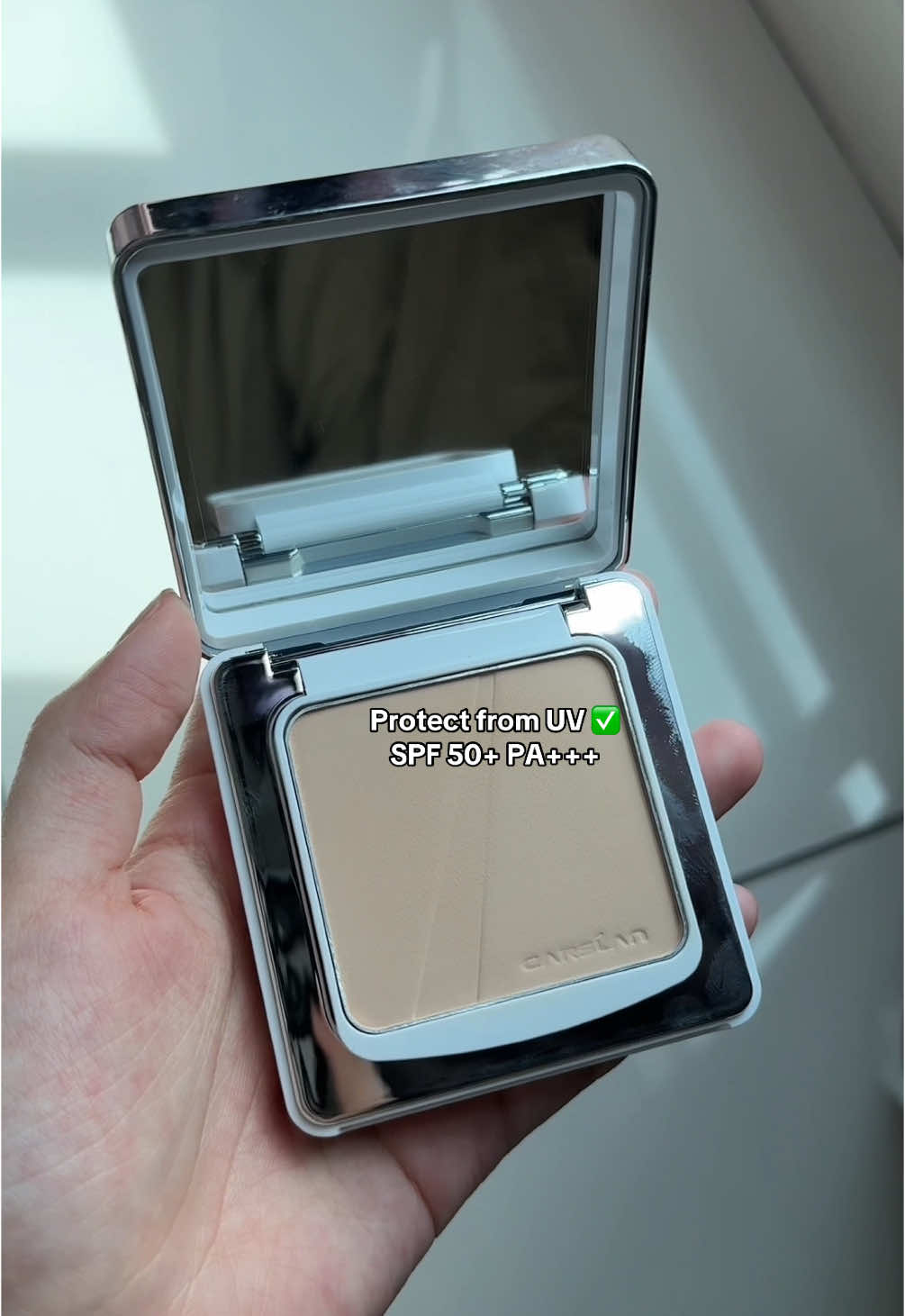 Panasss betholll cuaca sekarang kan? Tapi dont worry sebab senanggg sangat nak reapply sunscreen guna this powder! Sila grab sekarang ye sebab tengah ada promo 🧏🏻‍♀️ #CarslanCrushBrandDay #CarslanSummerMakeup