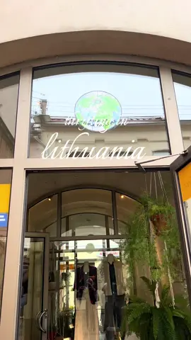 first voice over omg 🥲🥲 #thriftingfinds #lithuania #humana #thrifttok #vintagefashion 