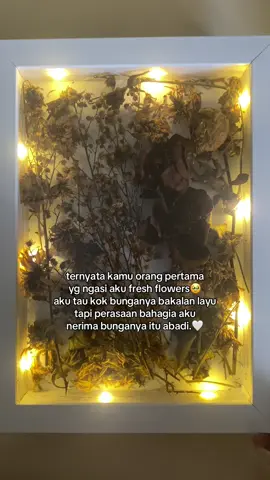gamau buang, aku awetkan buat jadi pajangan.🤍✨ #freshflowers #4u #bingkaibunga #bingkaibungakering #bungakering 