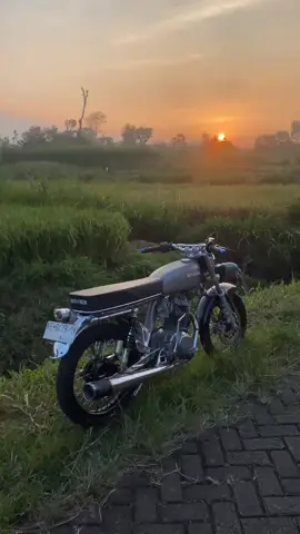 di syukuri opo ono e #cb125se #cbdownsize #cb100e #foryoupage #fyp #fyppppppppppppppppppppppp #efyepe #masukberanda #masukberandafyp #foryou 