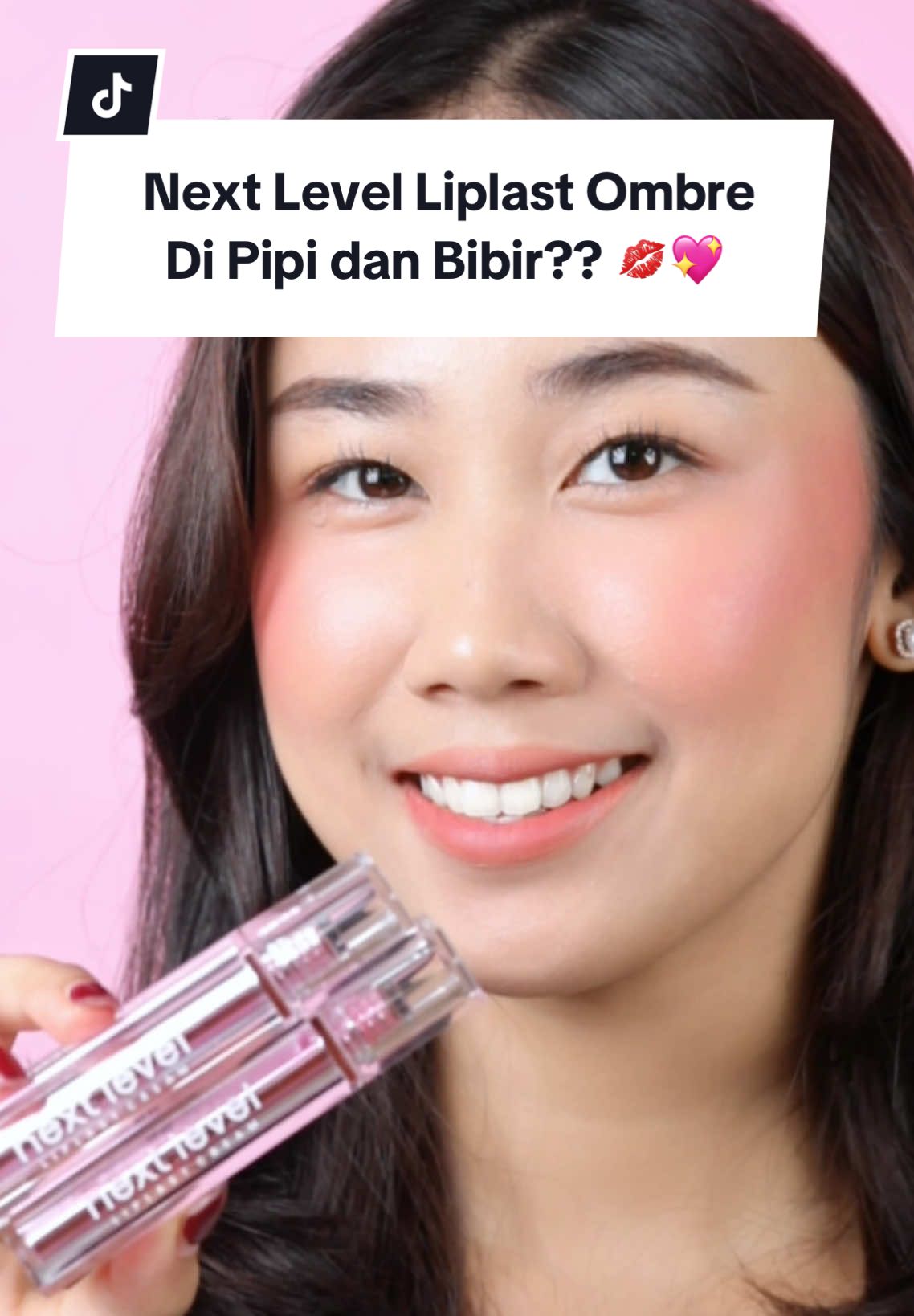 Karena ombre Next Level Liplast Cream selain cantik di bibir tapi juga cakep buat pipi kamu looh!! Udah cobain belum?? 💋💖 #Hanasui #UnlockYourNextLevel #LiplastCream 