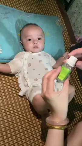 Bé nhà em bị ho khò khè nhẹ , cũng may em được giới thiệu biết đến tinh dầu Lợi An bé khỏe hẳn 