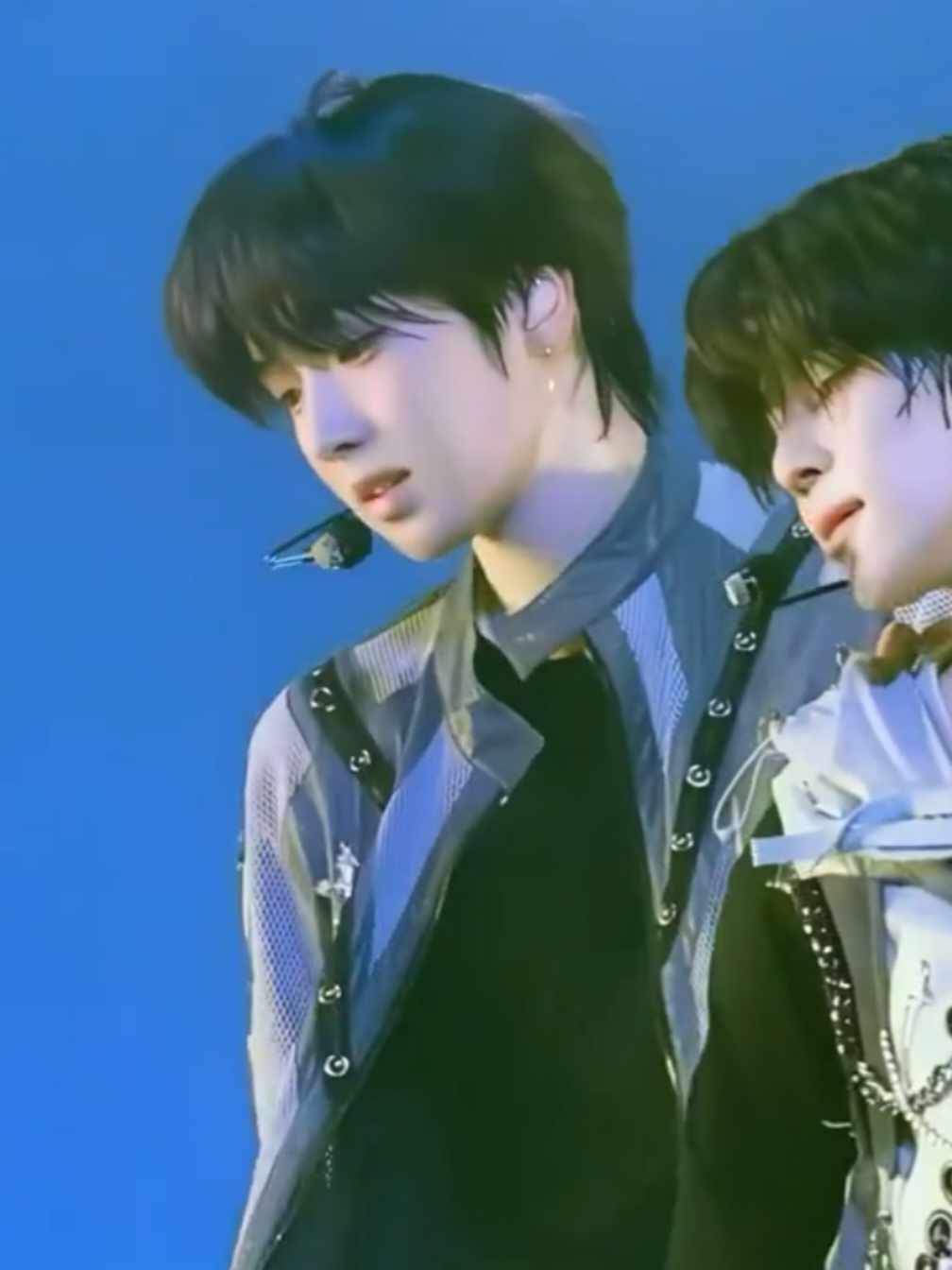 aduh ngedit sendiri gila sendiri😅 #SAKUYA sekarang udh mulai keliatan agak sexy ya di stage daripada sebelumnya. belumlagi karena koreografi nya juga yg sexy #SAKUYA #RYO #JAEHEE #YUSHI #RIKU #SION #NCTWISH #NCT #fyppppppppppppppppppppppp #fypkpop #xbcyza #kpop #kpopedit 