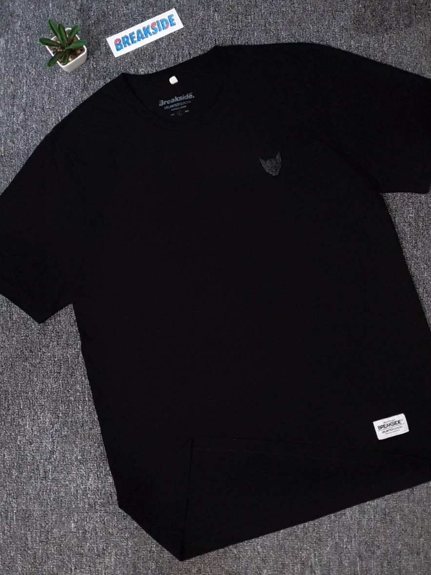 kaos hitam auranya emang beda 🥶 #breakside #breaksideofficial #tshirt #kaos #kaosmurah #kaoshitampolos #kaoskeren #rekomendasikaoscowo #kaosdistro #outfit #outfitideas #outfitcowok 