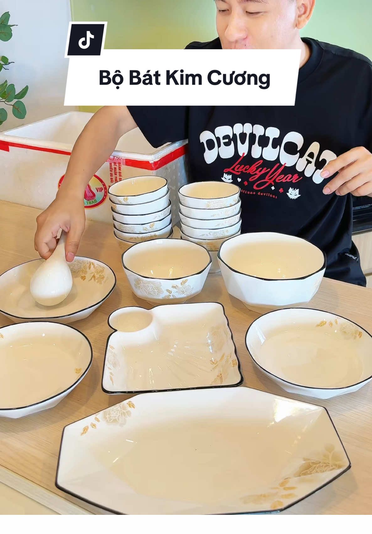 Mua liền các bác ơi đẹp lắm (Bộ bát kim cương hoạ tiết hoa 🌹 tặng 10 đôi đũa 1 môi canh sứ )#haohomhinh #bobatdia 